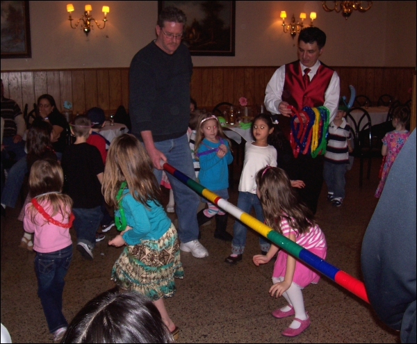 Lou has been called "The King of all Children's Parties"!